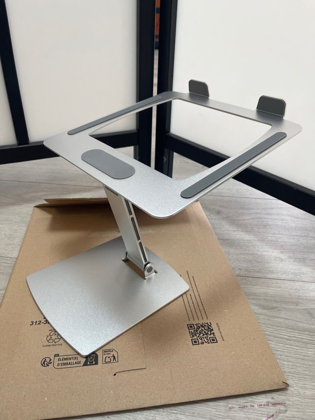 Suporte Ajustável de Mesa para Laptop em Alumínio