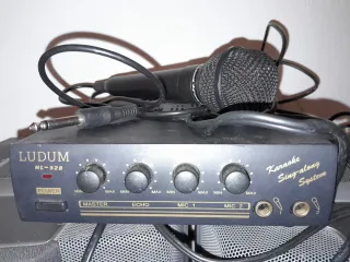 Amplificador karaoke y micro