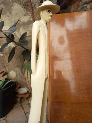 Figura de madera hombre con sombrero