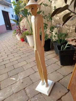 Figura de madera hombre con sombrero