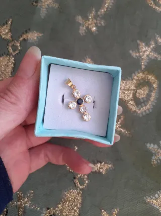 Cruz de oro 18k con piedras