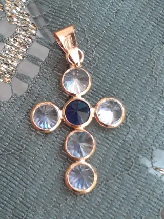 Cruz de oro 18k con piedras