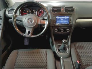 Volkswagen Golf Advance