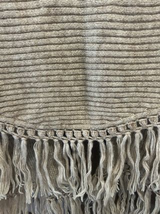 Chal artesanal vintage de punto con flecos