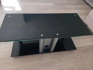 Mesa cristal negra y metal