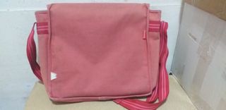 Mochila bandolera Pucca rosa (portaordenador)