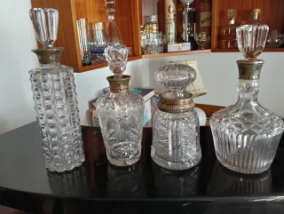 Set di 4 bottiglie in vetro, prezzo per unità