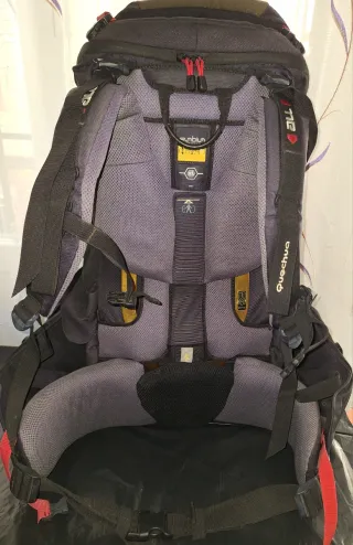 Mochila Quechua Negra y Gris