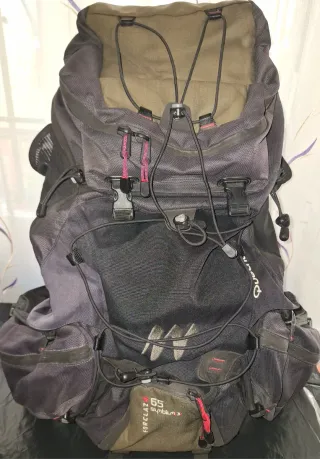 Mochila Quechua Negra y Gris