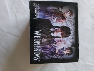 Álbum y caja cromos Miércoles Wednesday Panini.