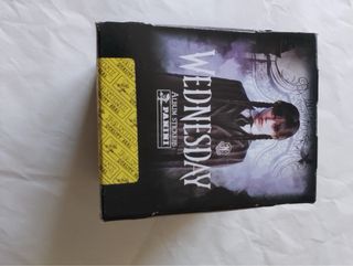 Álbum y caja cromos Miércoles Wednesday Panini.