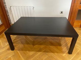 Mesa de centro negra de madera
