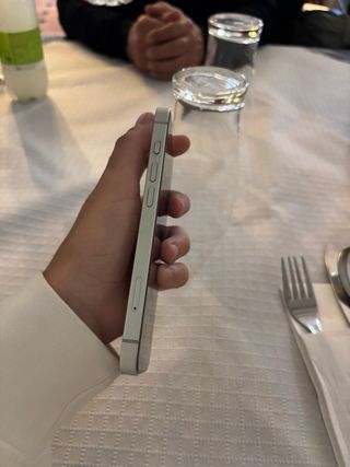 2 iPhones 16, los 2 Blancos)