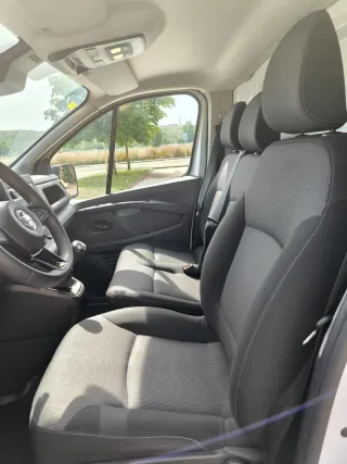 Nissan NV300 2022
