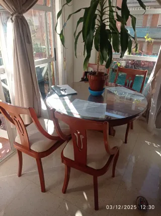 Mesa redonda extensible y 4 sillas comedor