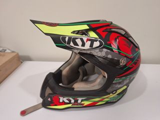 Casco KYT Talla XS Negro/Rojo/Amarillo