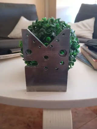 Pieza de acero con agujeros