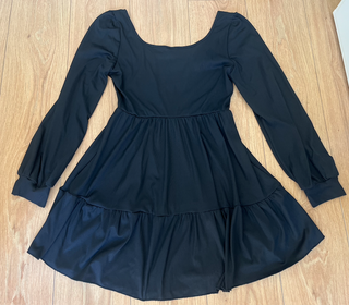 Vestido negro corto manga larga