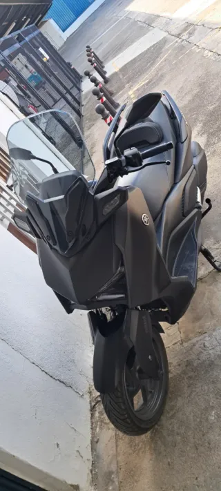 Yamaha XMAX 300cc casi nueva.la moto.tiene 1.año