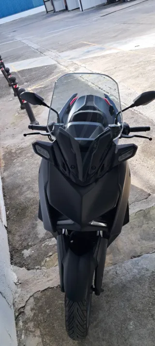 Yamaha XMAX 300cc casi nueva.la moto.tiene 1.año