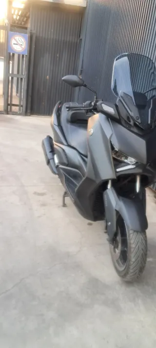 Yamaha XMAX 300cc casi nueva.la moto.tiene 1.año
