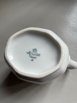 Bricco in porcellana con fiori