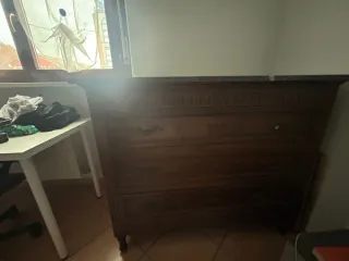 Comò in legno con piano in marmo