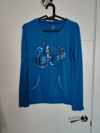 Camiseta azul con lentejuelas
