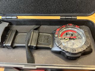 Reloj Luminox Navy Seal XS3581.EY Negro/Rojo