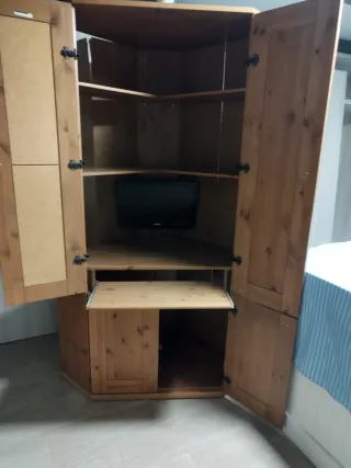 Mueble esquinero de madera