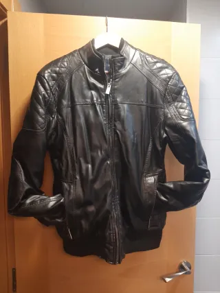 Cazadora similar piel marrón oscuro