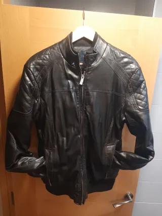 Cazadora similar piel marrón oscuro