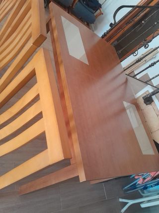 Mesa de comedor y 4 sillas