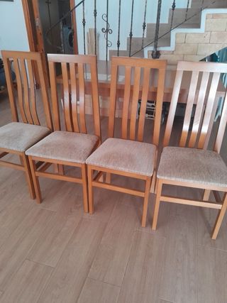 Mesa de comedor y 4 sillas