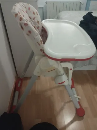 Trona infantil, bañera y hamaca