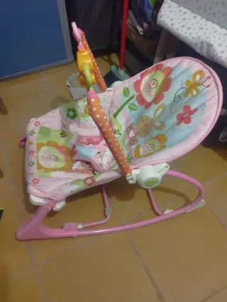 Trona infantil, bañera y hamaca