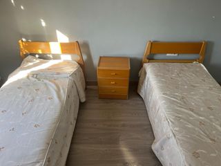 Cama individual de madera