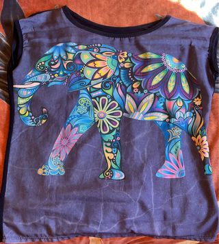 Camiseta con estampado de elefante multicolor