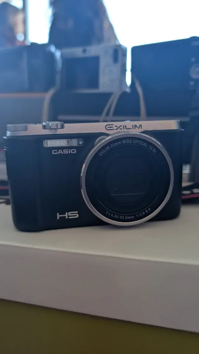 Cámara Casio Exilim EX-ZR10000 Negra/Plateada leer