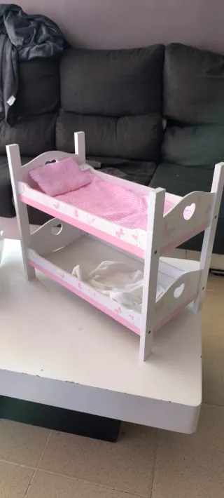 Litera de madera para muñecas