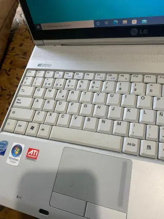 Portátil LG Plata y Blanco