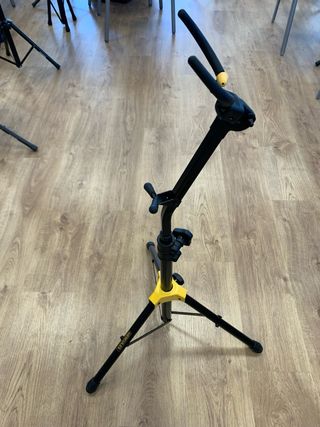 Soporte Saxo Alto/Tenor Hércules DS730B