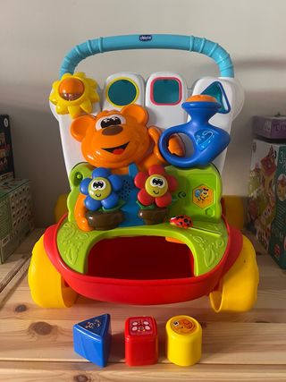Correpasillos Chicco con actividades