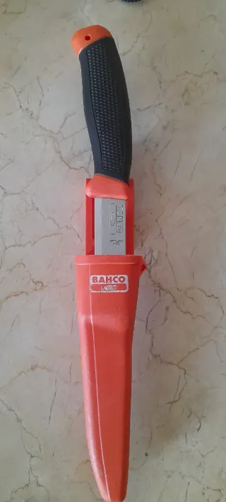 Cuchillo Bahco con funda