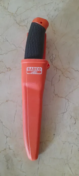 Cuchillo Bahco con funda