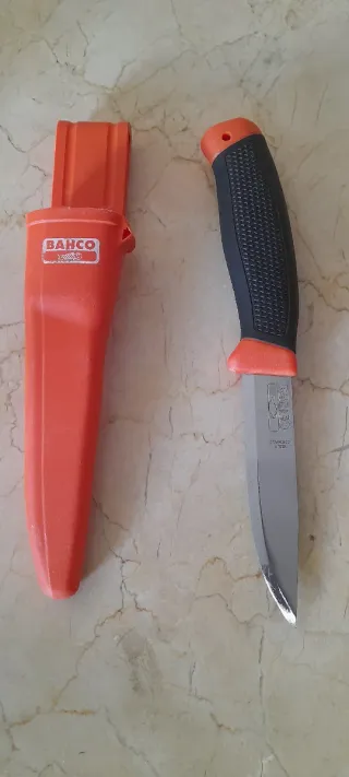 Cuchillo Bahco con funda
