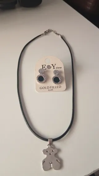 Collar y pendientes Lotus plateados y negros