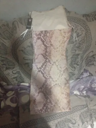 Vestido Guess estampado serpiente