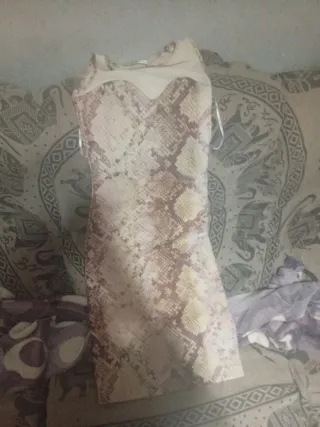 Vestido Guess estampado serpiente