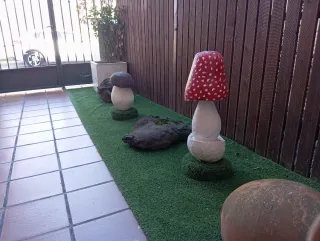 Se hacen figuras de madera a motosierra